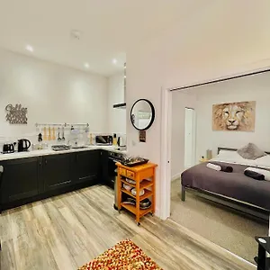 https://5-breaside-hideaway.yorkshirehotels.net